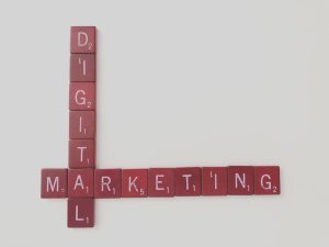 Photo How to use the internet to improve marketing skills