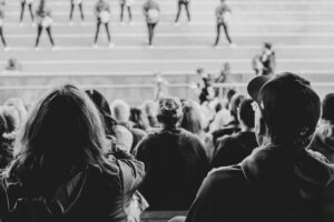 Photo improve online audience engagement