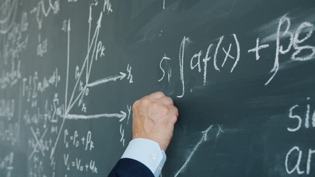 Photo Solving complex mathematical equations step by step through artificial intelligence