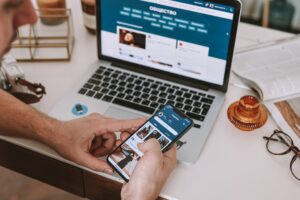 Photo website vs mobile app