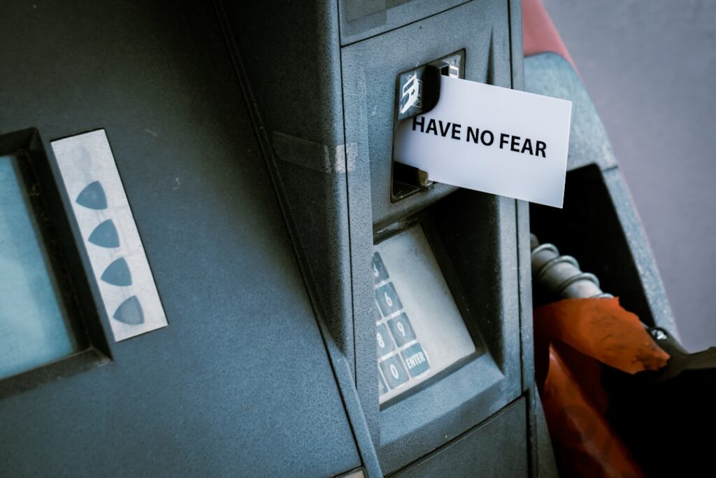 Photo financial fraud detection