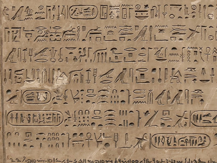Photo AI archaeology ancient languages decoding