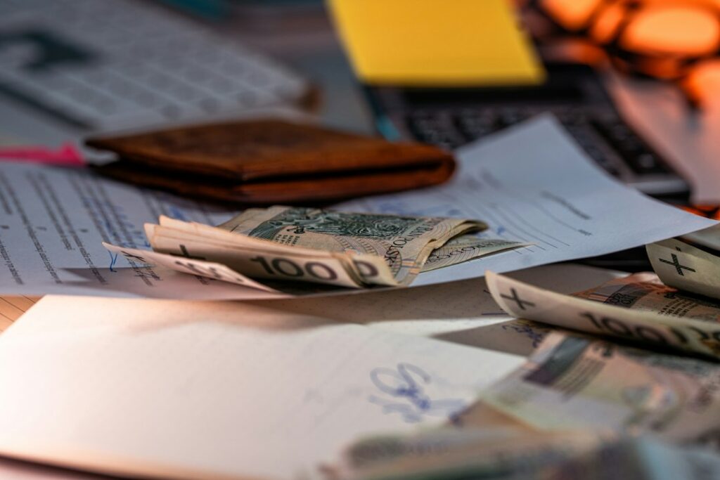 Photo common cash flow mistakes middle income earners