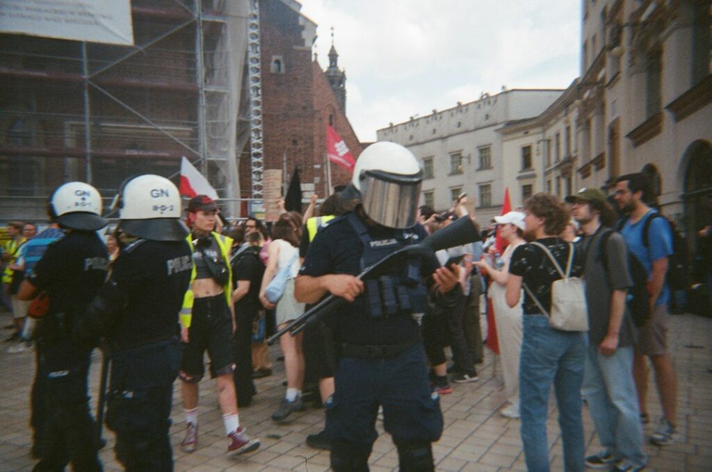 Photo social media behavior analysis civil unrest prediction