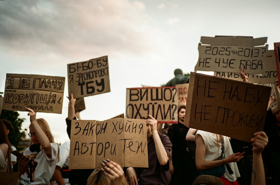 Photo social media behavior analysis civil unrest prediction