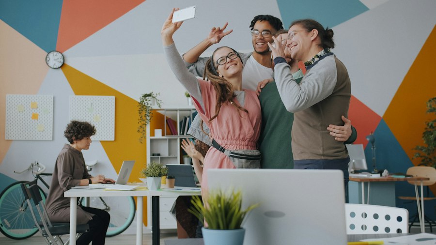 Photo social happiness wellbeing big data measurement