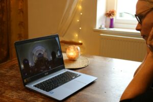 Photo AI virtual companions social isolation loneliness support