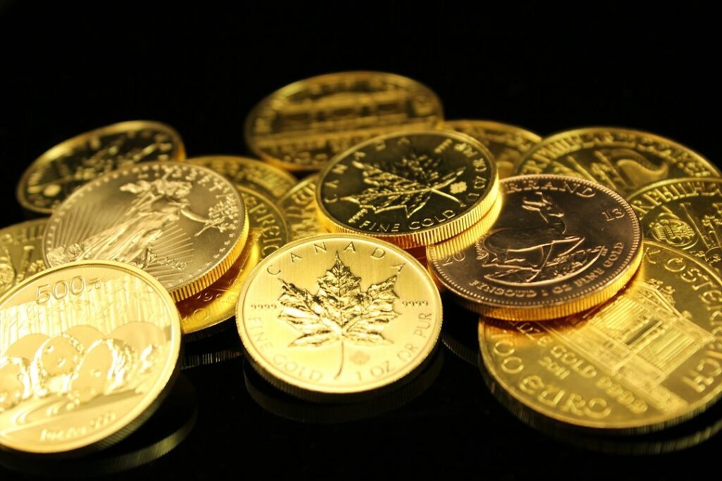 Photo investment portfolio diversification stocks bonds gold