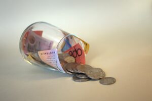 Photo emergency fund savings plan six months expenses