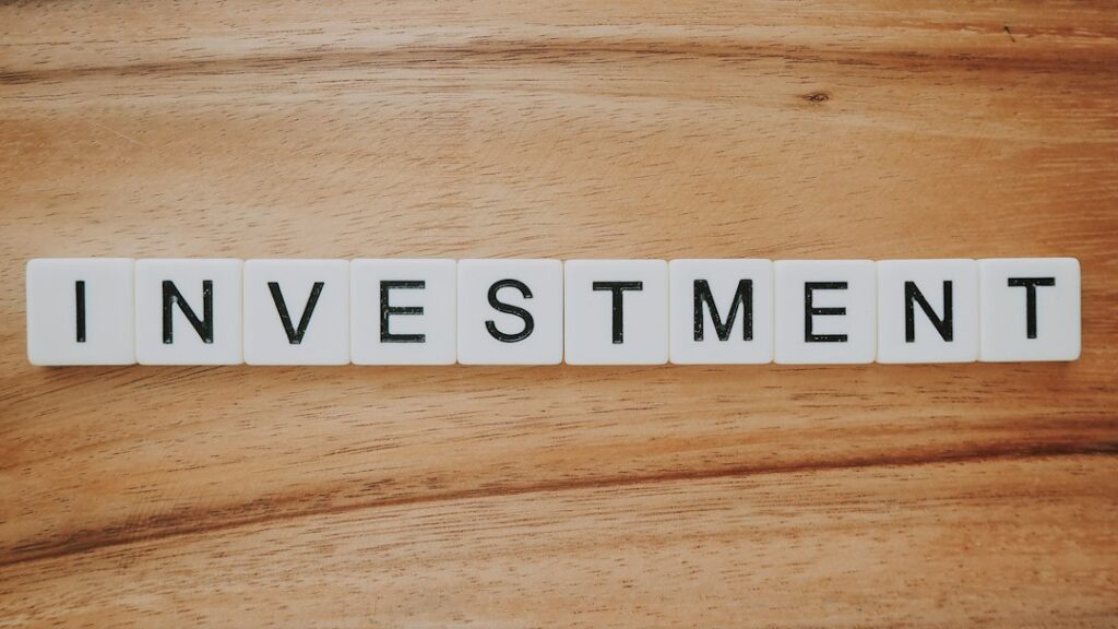 Photo Passive Investing vs Active Funds Strategy