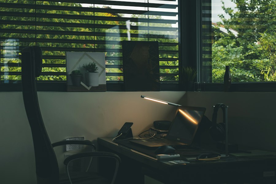Photo dark colors minimalist office productivity